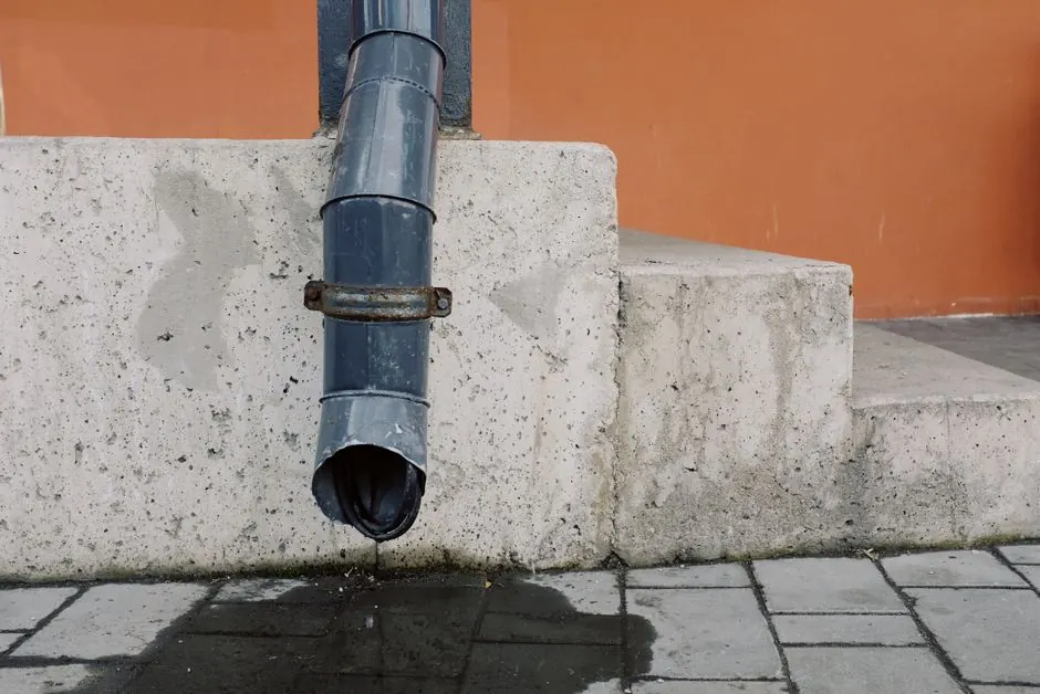 Commercial gutter repair